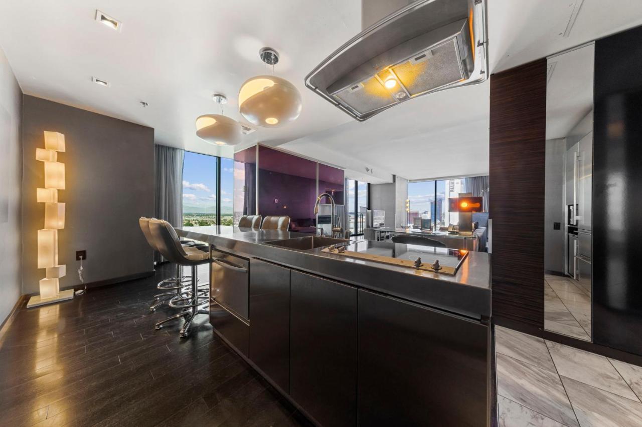 Huge Modern Luxury 17 Floor Panoramic Corner Suite With Open Balcony Las Vegas Luaran gambar
