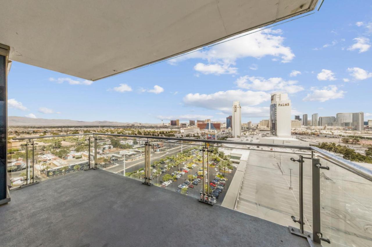 Huge Modern Luxury 17 Floor Panoramic Corner Suite With Open Balcony Las Vegas Luaran gambar