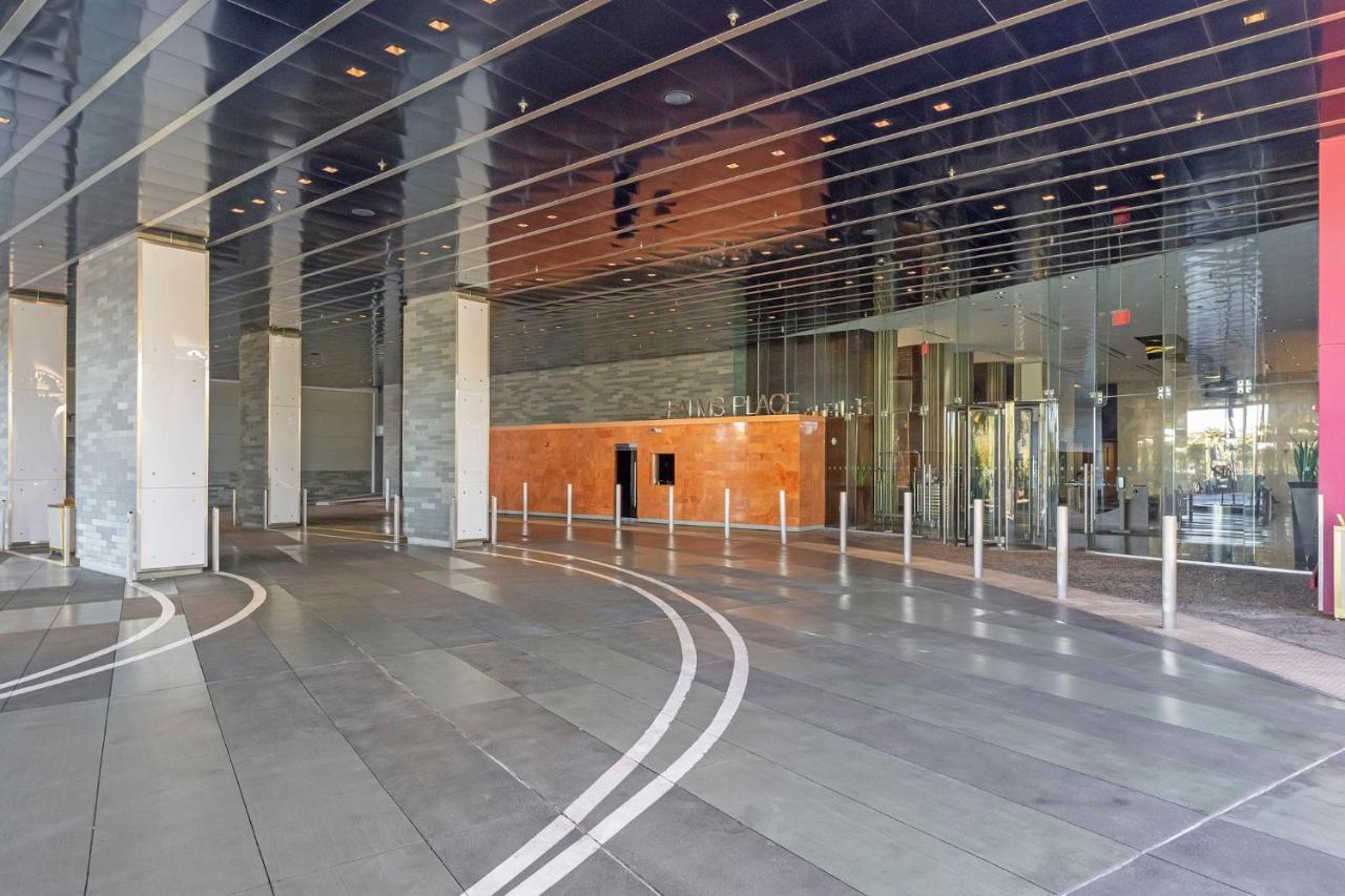 Huge Modern Luxury 17 Floor Panoramic Corner Suite With Open Balcony Las Vegas Luaran gambar